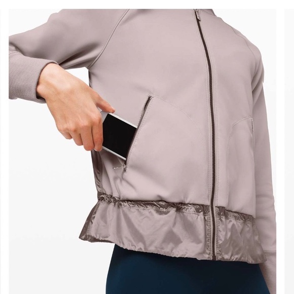 Lululemon Swept Along Jacket in Dark Chrome (MATCHING SET IN OTHER LISTING) - Picture 4 of 11